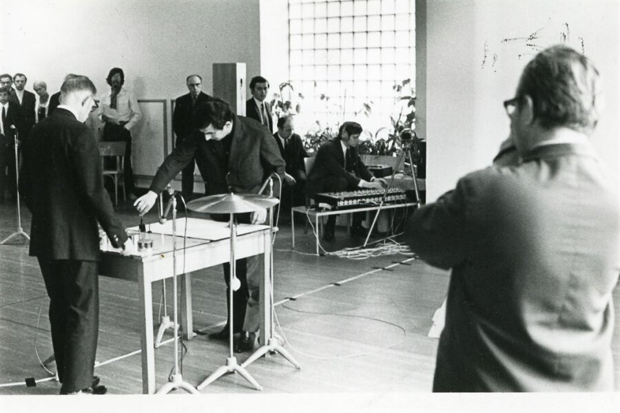 vzadu v bílé bundě Dušan Klimeš